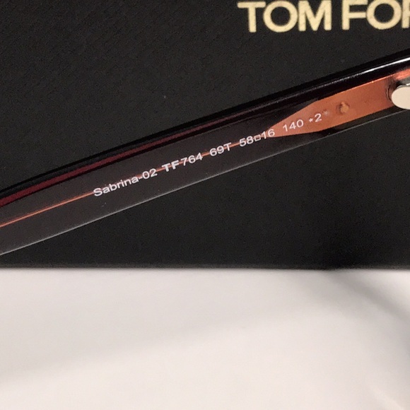 NEW Tom Ford TF764 69T Sunglasses – Shiny Bordeaux Frame / Gradient Bordeaux Le main image 5